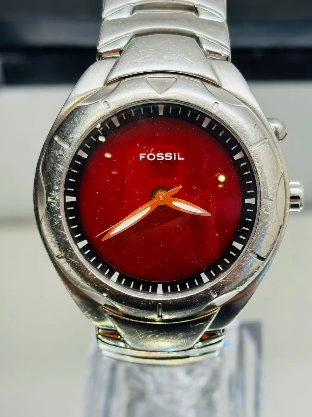 Vintage Fossil Men’s Quartz Watch Red Dial Stainless Steel 39mm New Battery Runs